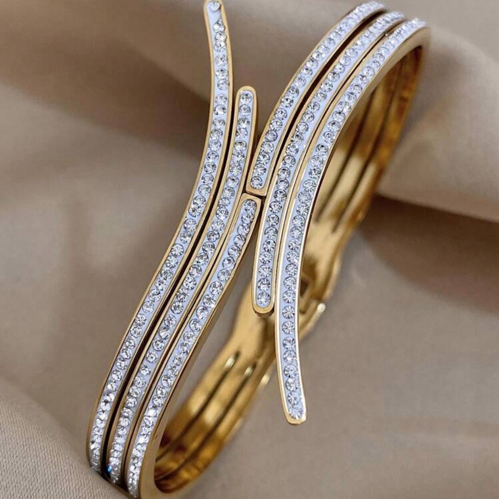 Unique Design Gold Color Stainless Steel Bracelet For Women - Picture 3 of 7